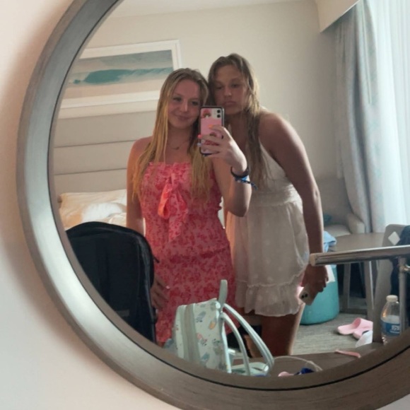 Meet your Posher, Kierra💌🥂✨🫧💐🪩🍒 - Picture 4 of 8